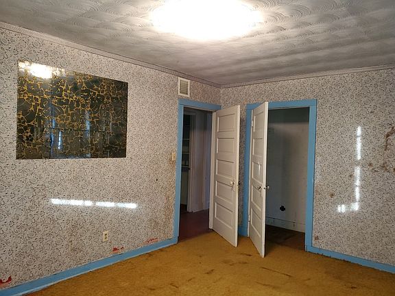 3rd image of 903 N 12th St