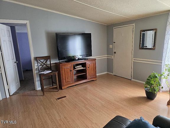 4th image of 549 Peoples Rd