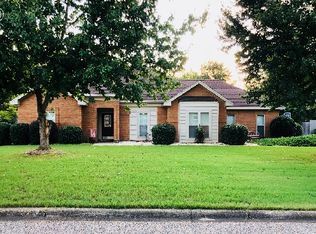 103 Woodgate Dr, Elmore, AL 36025
