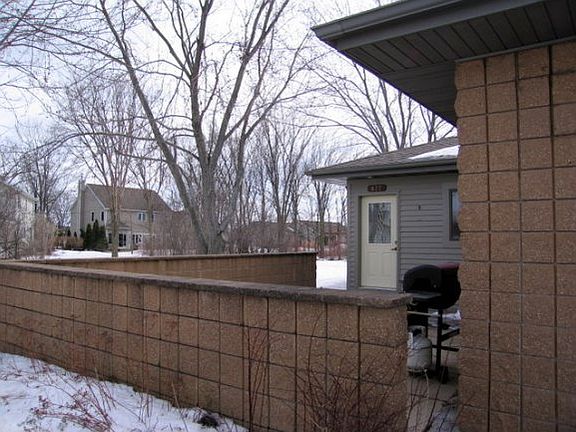 2nd image of 827 Mill Pond Ln