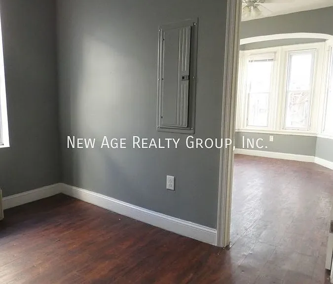 4030 Green St #2 — Photo 5