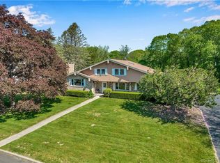 17 Colonial Dr, Waterford, CT 06385