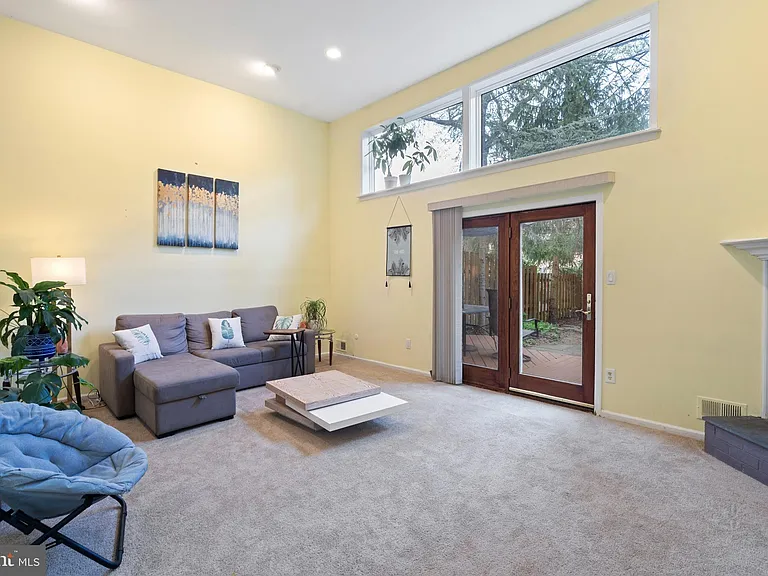 156 Eaton Dr — Photo 6