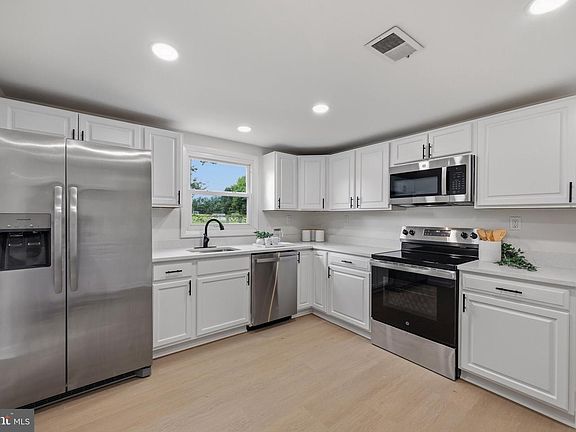 3rd image of 984 Fall Circle Way