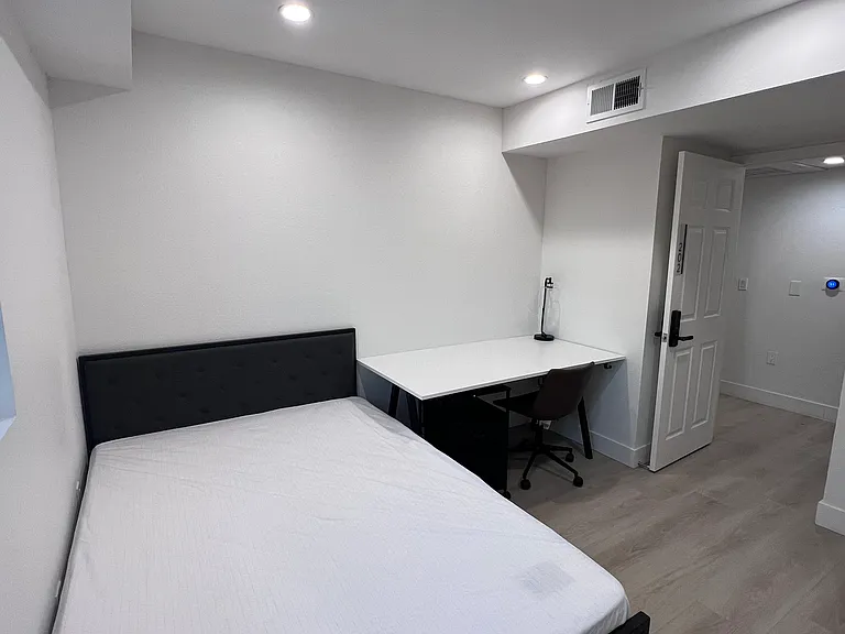 1224 W 37th Pl — Photo 114