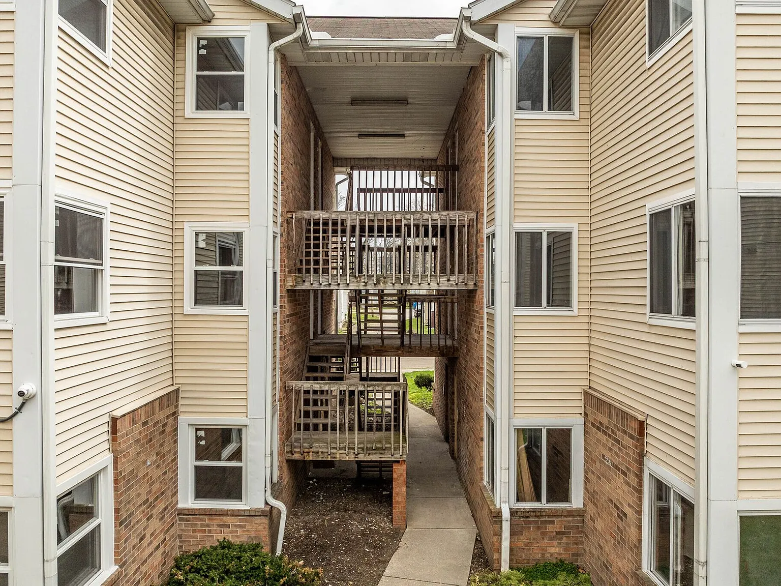 University Commons Apartments — Photo 4