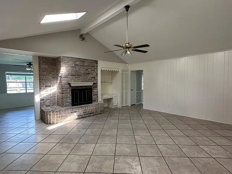 11702 Brighton Ln — Photo 6