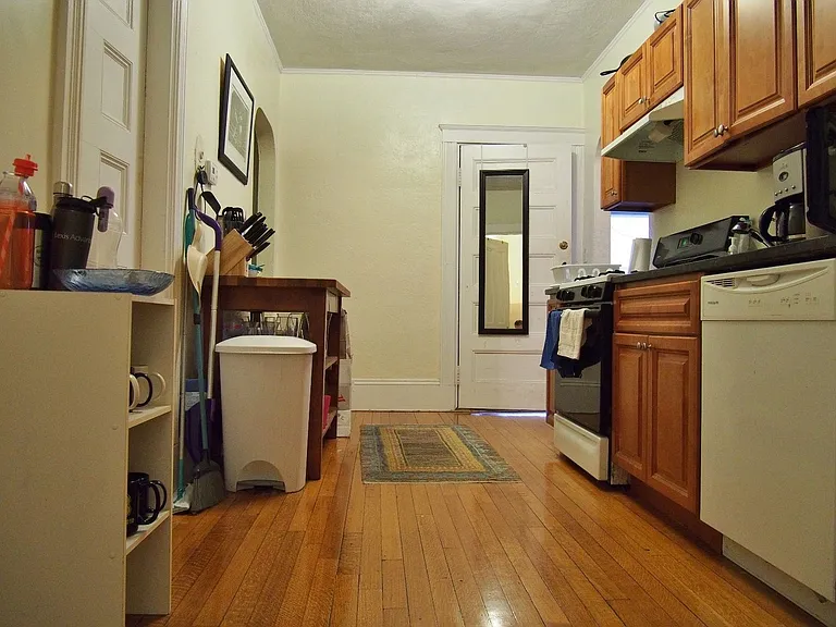 148 Strathmore Rd — Photo 9