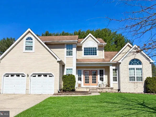 102 Christmas Tree Ct, Sicklerville, NJ 08081