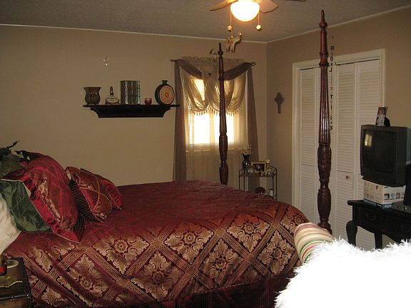 4th image of 103 Little Brook Dr
