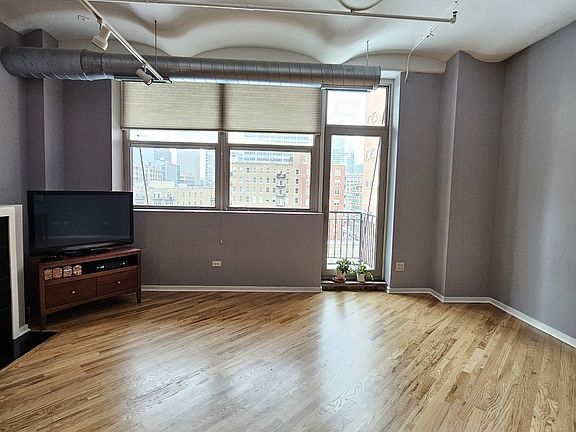 5th image of 500 S Clinton St APT 614