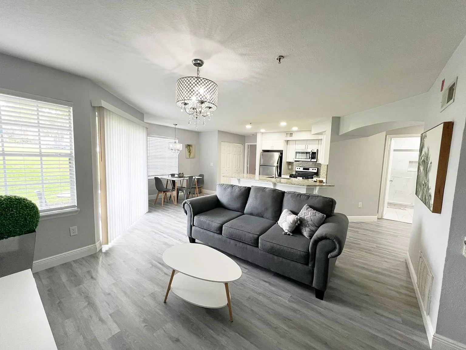 1 bed, 1.0 bath, 842 sqft, $2,500 — Photo 1