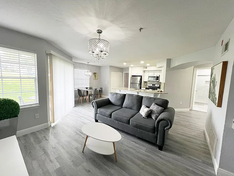 7250 Westpointe Blvd — Photo 1