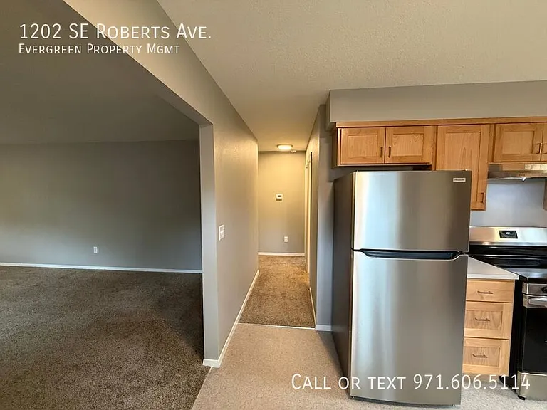 1202 SE Roberts Ave — Photo 10