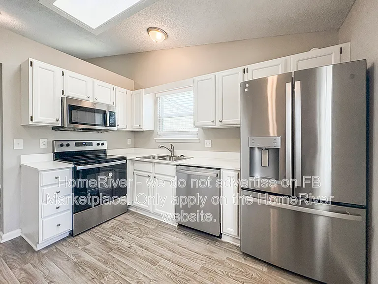 7966 Amandas Crossing Dr E — Photo 9