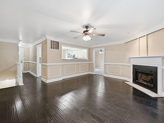 5th image of 28 Cherry Laurel Dr