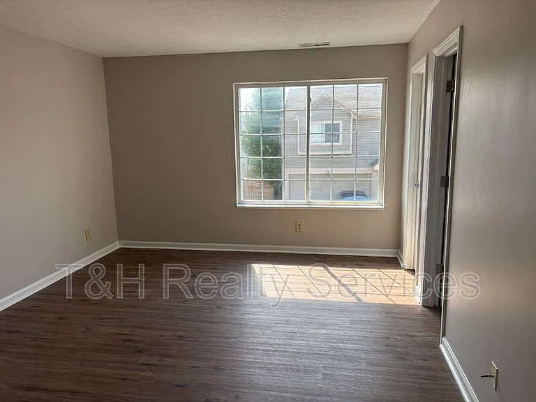 6682 Dunsdin Dr — Photo 16