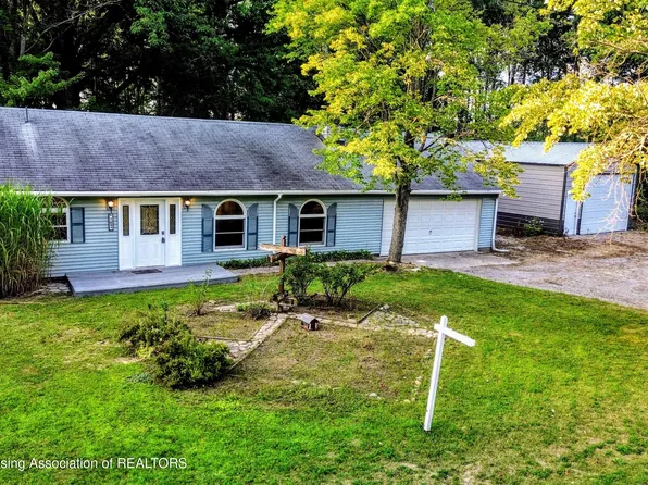 105 Algon Dr, Houghton Lake, MI 48629
