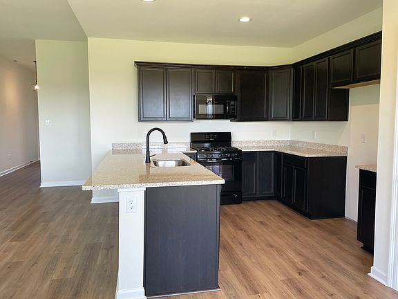 3rd image of 1824 Park Place Dr