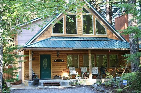 Front of 135 Santiam Vacation Home