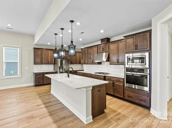 7332 Jolly Brook Dr, Charlotte, NC 28215