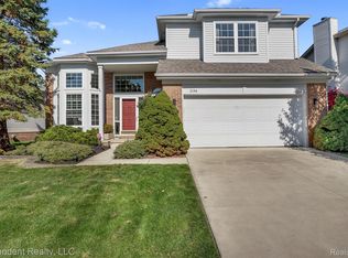 3198 Silverbrook Dr, Rochester, MI 48306