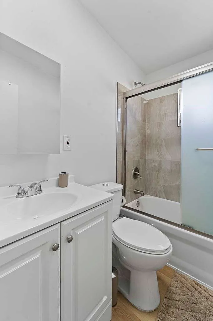 2 bed, 810 sqft, $2,590 — Photo 3