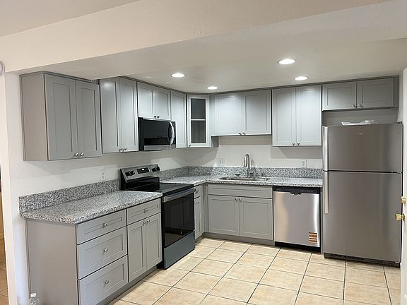 3rd image of 7466 Della Cir