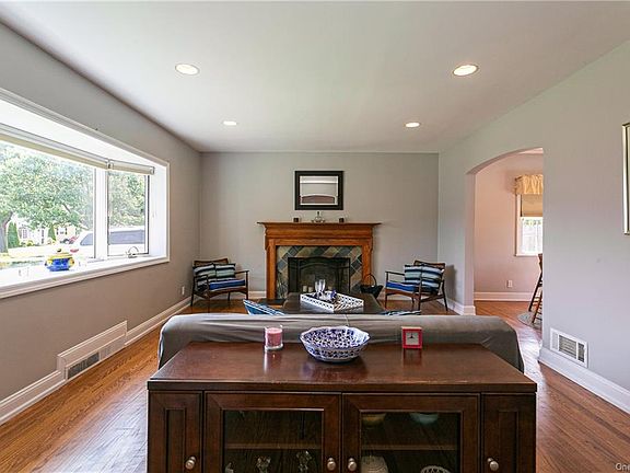 3rd image of 13 Myrtle Pl