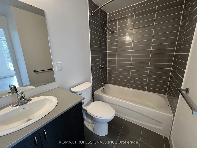 37 Antrim Cres #305 — Photo 25