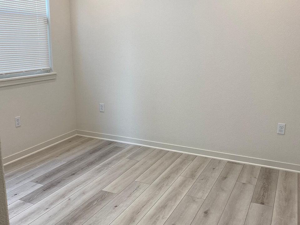 1st image of 3242 Garden Farms Ave