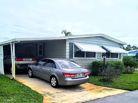 2nd image of 194 NE Emerald Dr