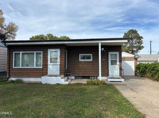 308 3rd St NW, Beulah, ND 58523