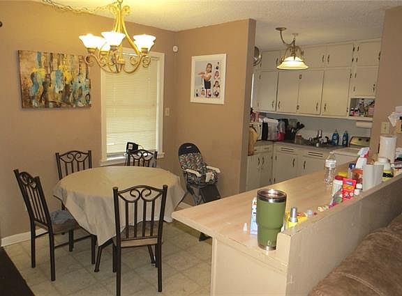 4th image of 1304 Highland Ave