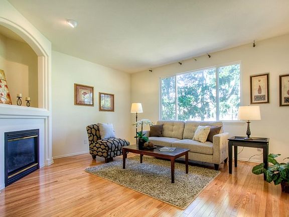 3rd image of 22572 SE 12th Pl