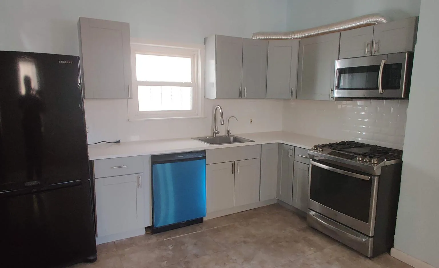 4 bed, $3,400 — Photo 1