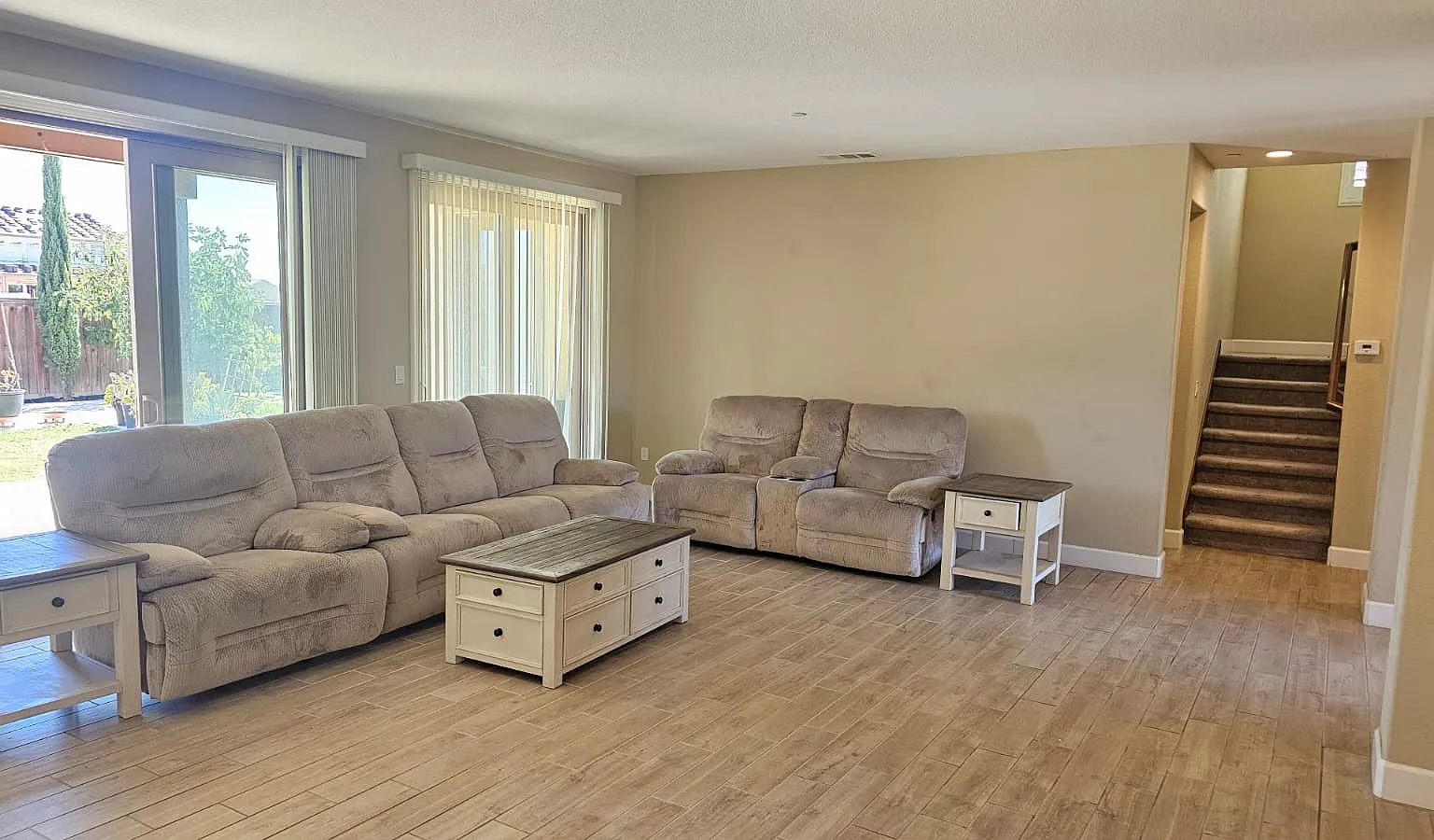 4 bed, 3.5 bath, 3720 sqft, $3,600 — Photo 4