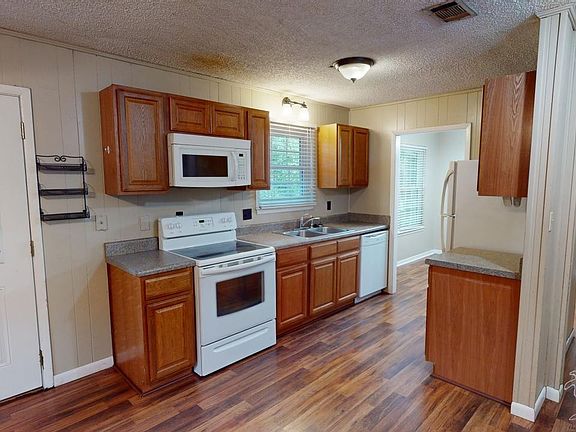 4th image of 709 Nutmeg Ave