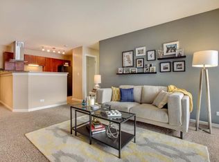 60 Ascot Ln APT 2514, Willowbrook, IL 60527