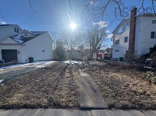 958 Bellevue Ave S, Halifax, NS B3H 3L7