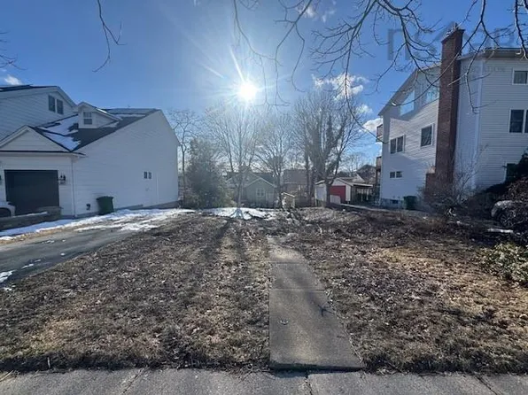 958 Bellevue Ave S, Halifax, NS B3H 3L7