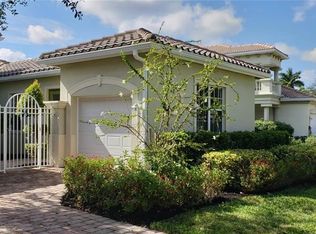 2015 Par Dr, Naples, FL 34120