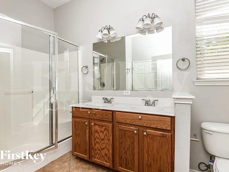 423 Hackberry Dr — Photo 9