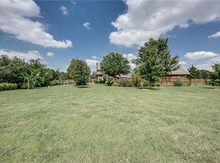 104 Suburban Dr, Ovilla, TX 75154