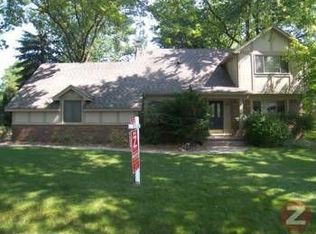 1560 Carthage, Commerce Township, MI 48382