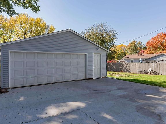 2nd image of 2209 W 36th St