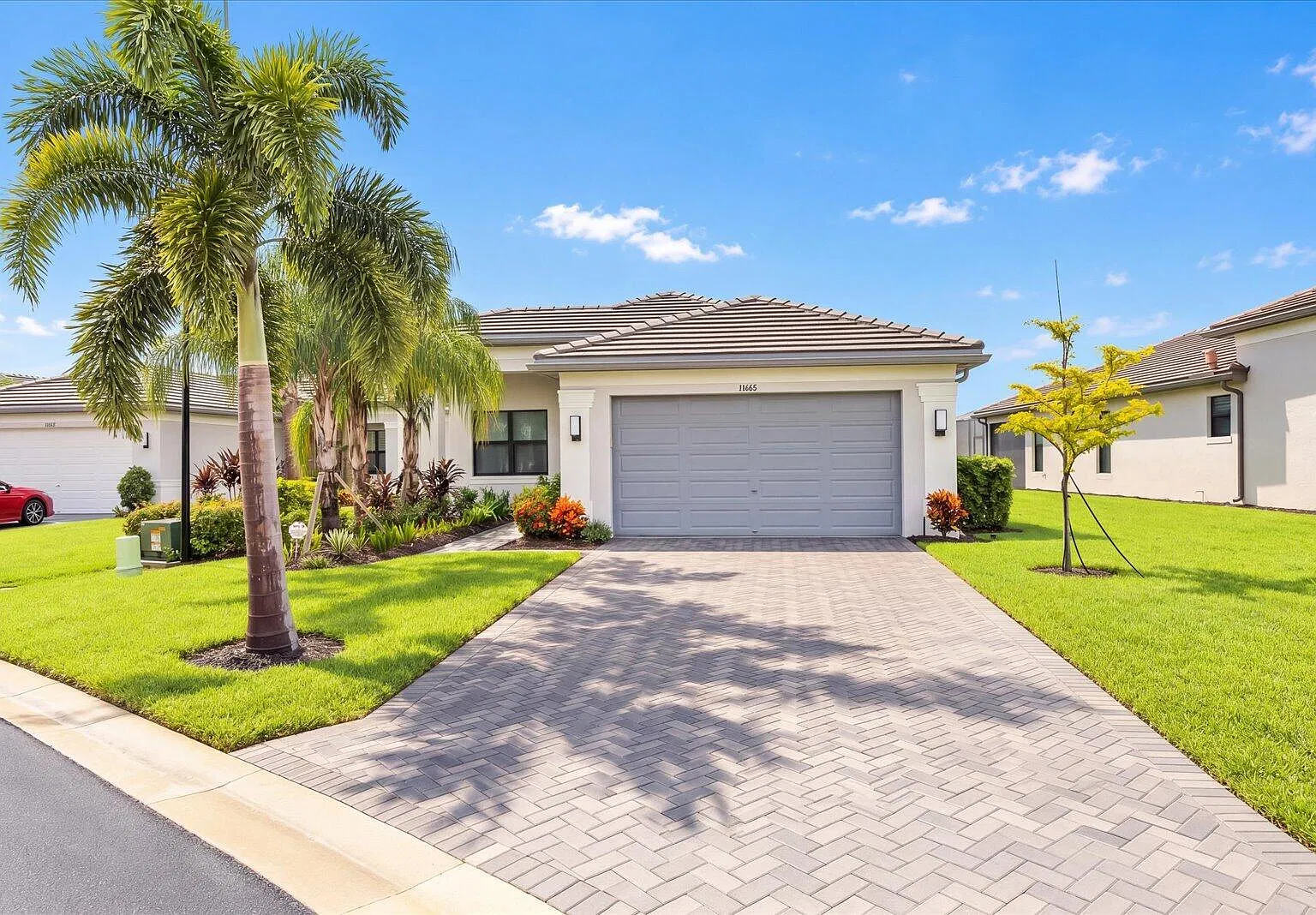 3 bed, 2.0 bath, 2064 sqft, $4,100 — Photo 2