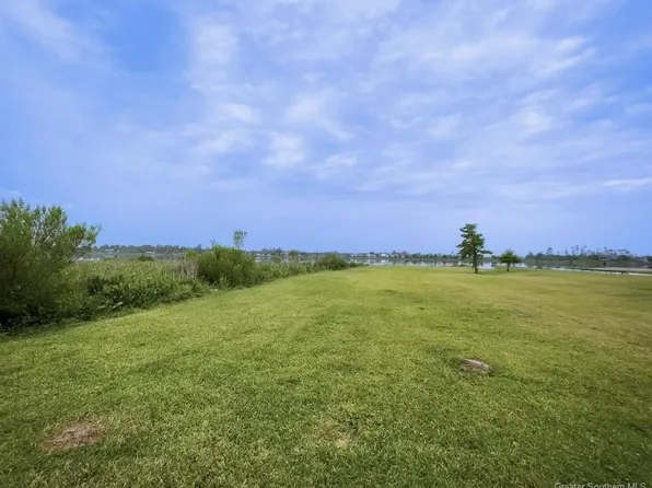 20 River Rd, Lake Charles, LA 70601