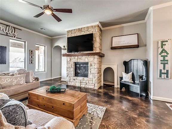 4th image of 306 Stephany Dr