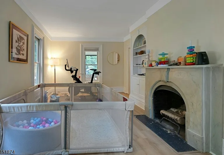 8 Franklin Pl — Photo 18